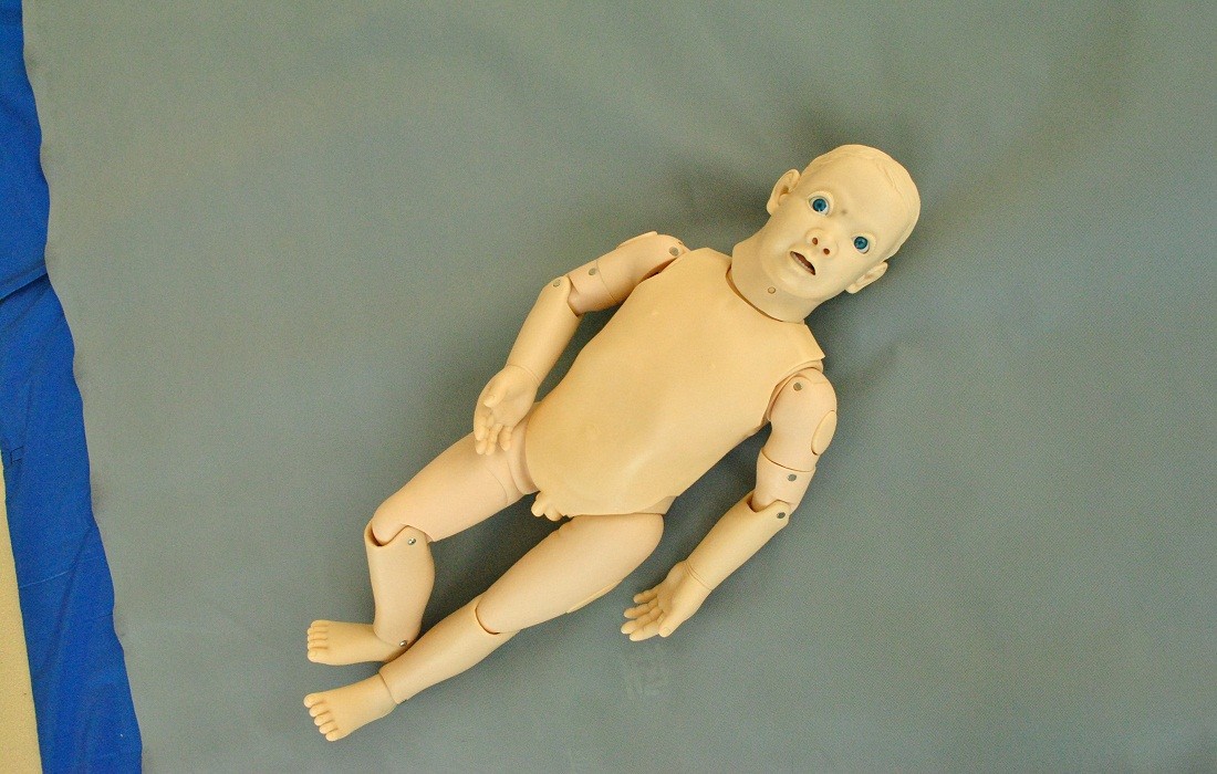 Ανδρείκελο μωρών με το προφανές κενό συναίσθημα/παιδιατρικό ανδρείκελο προσομοίωσης